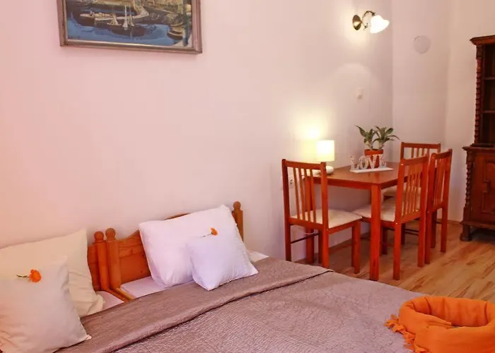 Varszallo Apartman Дьюла
