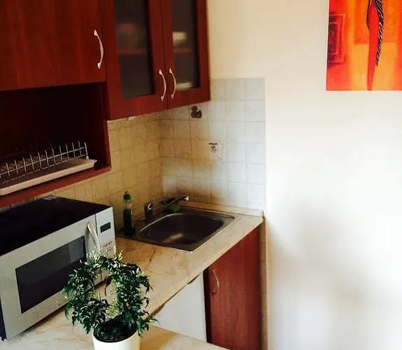 Varszallo Apartman Hotel *